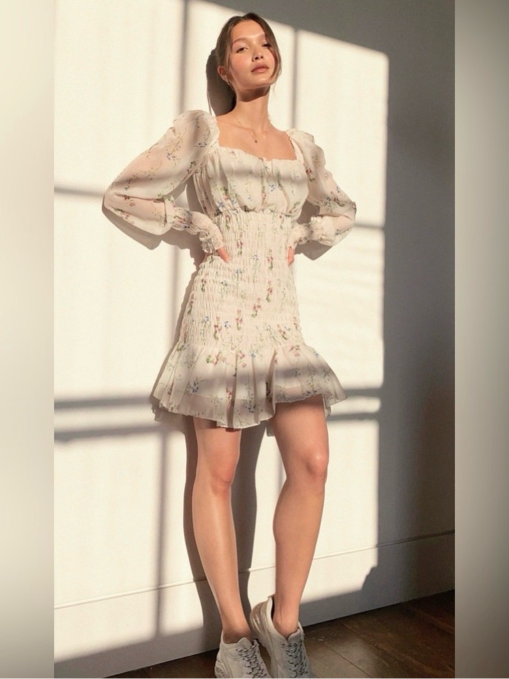 Nasty Gal Shirred Puff Sleeve Tea
Short Ivory Floral Dress 6